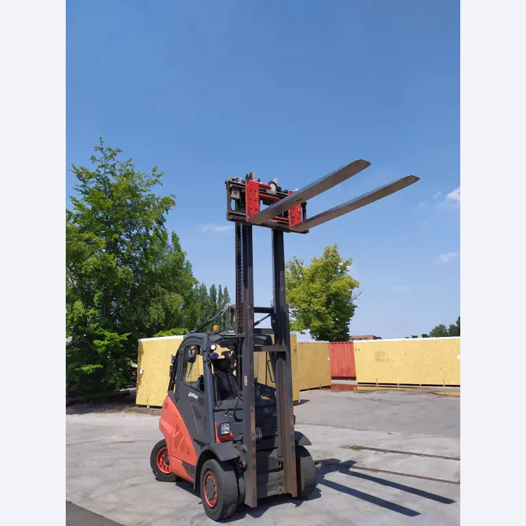 Various forklifts/ industrial trucks and vehicles-5
