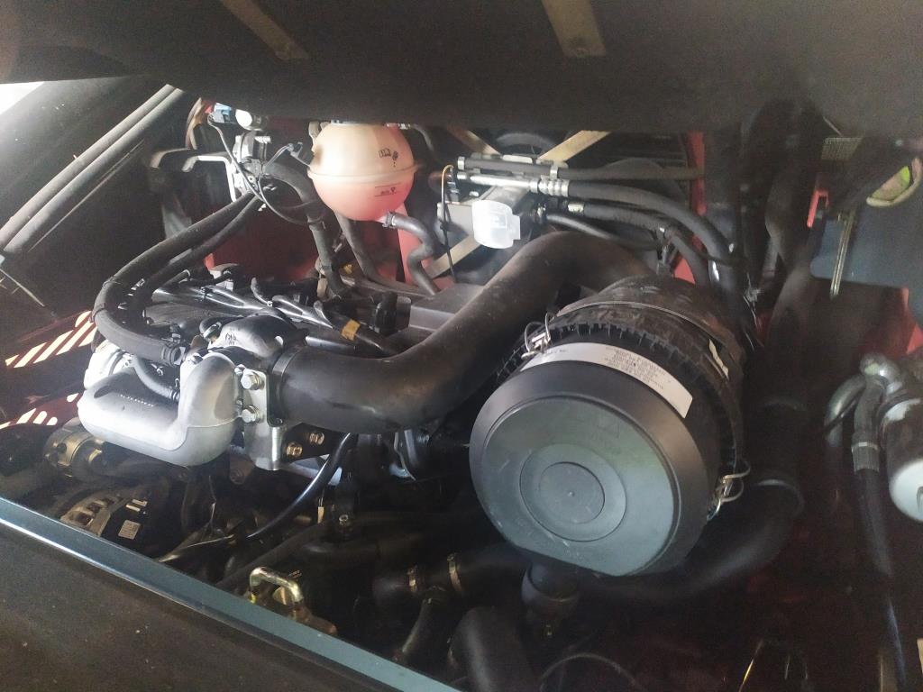 Various forklifts/ industrial trucks and vehicles-8