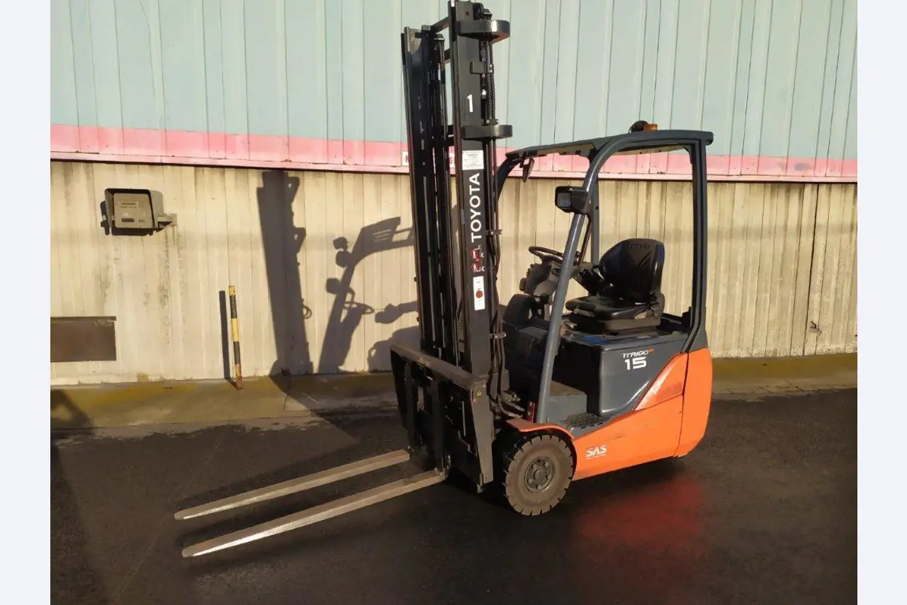 Diverse vorkheftrucks/ industriële trucks en voertuigen-1