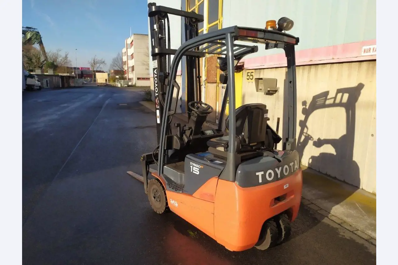 Diverse vorkheftrucks/ industriële trucks en voertuigen-2