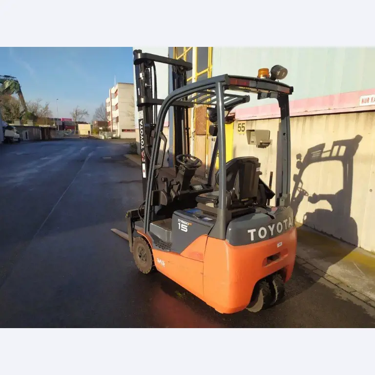 Diverse vorkheftrucks/ industriële trucks en voertuigen-2