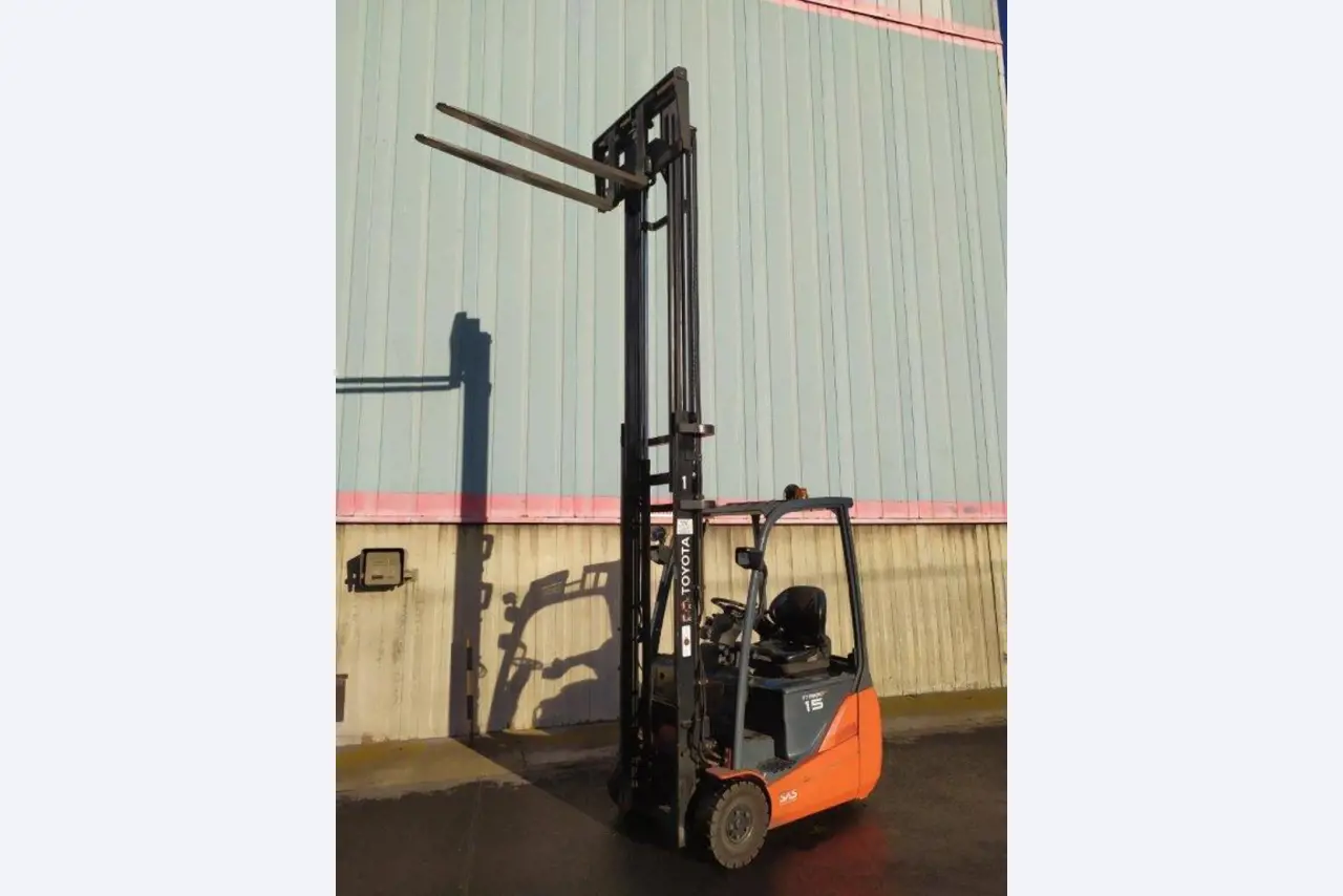 Diverse vorkheftrucks/ industriële trucks en voertuigen-4