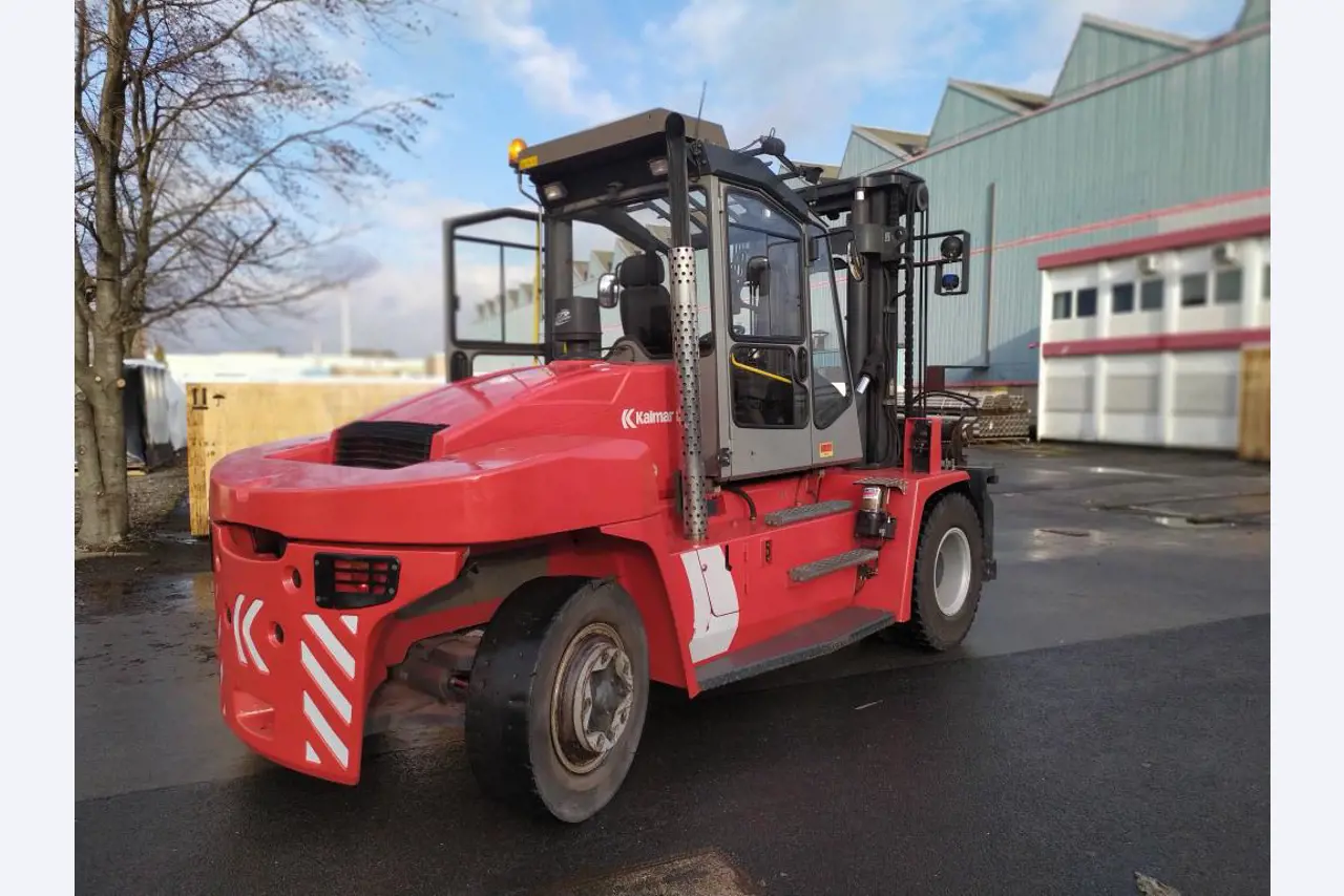 Various forklifts/ industrial trucks and vehicles-10