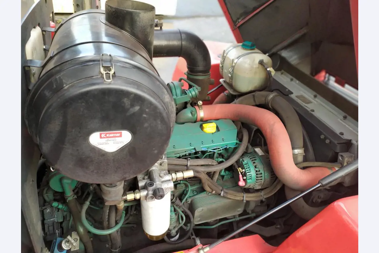 Various forklifts/ industrial trucks and vehicles-11