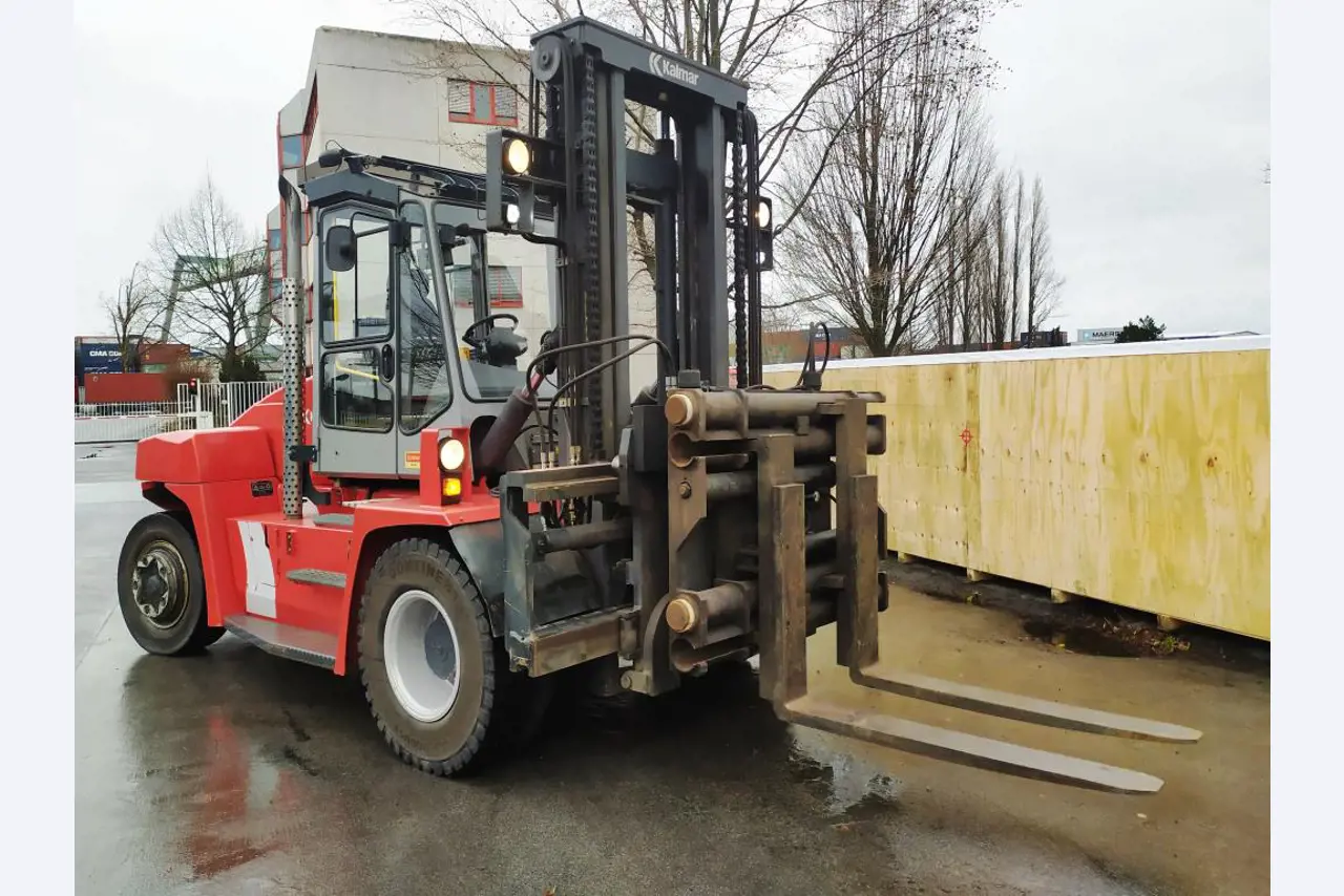 Various forklifts/ industrial trucks and vehicles-3