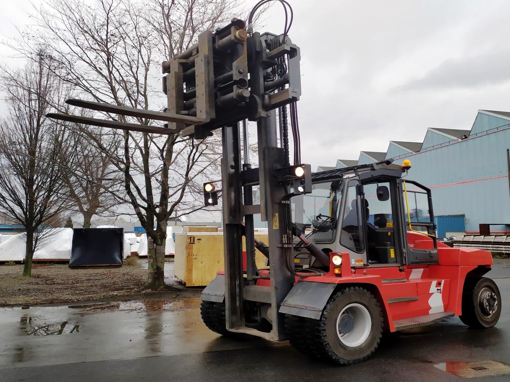 Various forklifts/ industrial trucks and vehicles-4