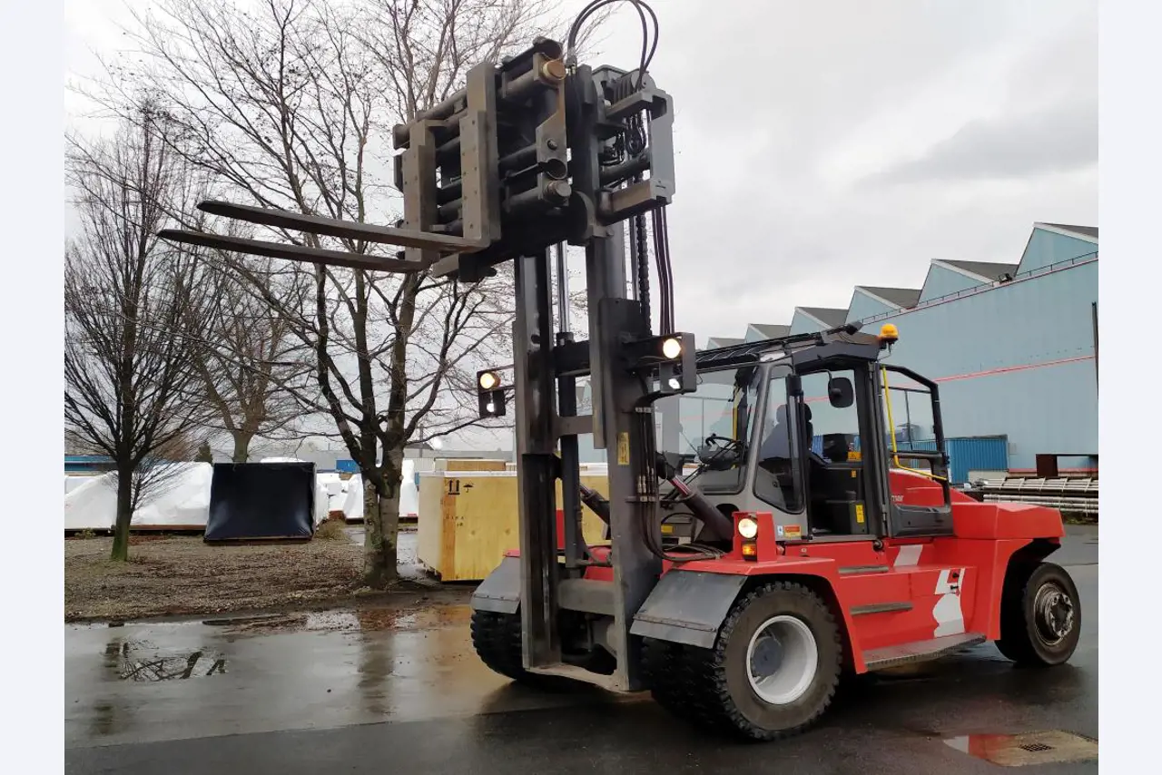 Various forklifts/ industrial trucks and vehicles-4