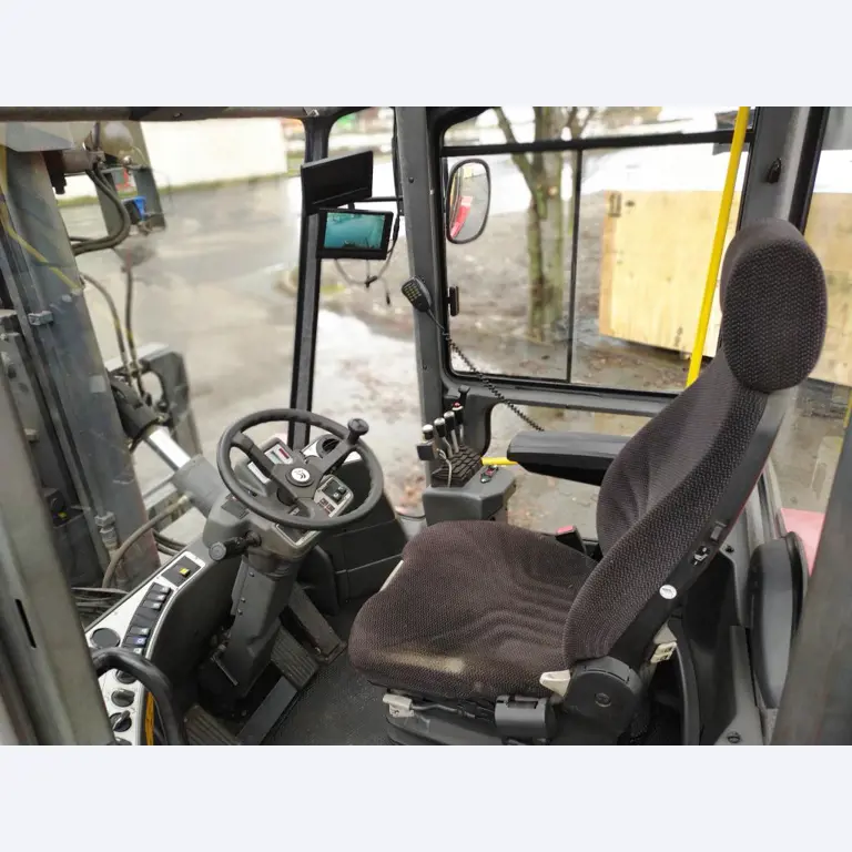 Various forklifts/ industrial trucks and vehicles-7