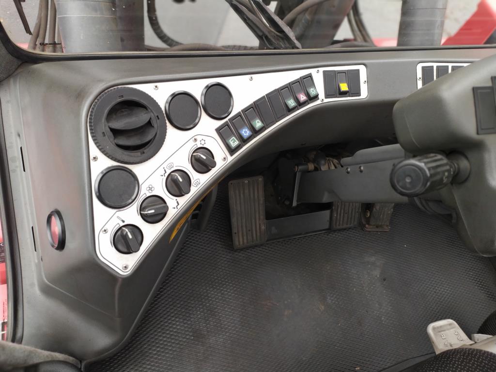 Various forklifts/ industrial trucks and vehicles-8