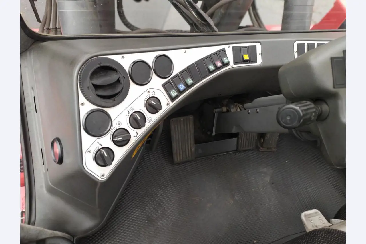 Various forklifts/ industrial trucks and vehicles-8