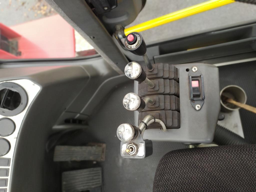 Various forklifts/ industrial trucks and vehicles-9