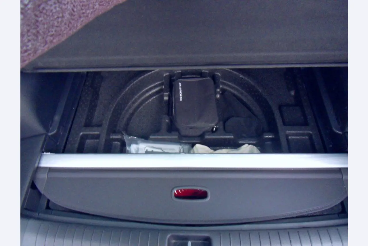 Various forklifts/ industrial trucks and vehicles-12