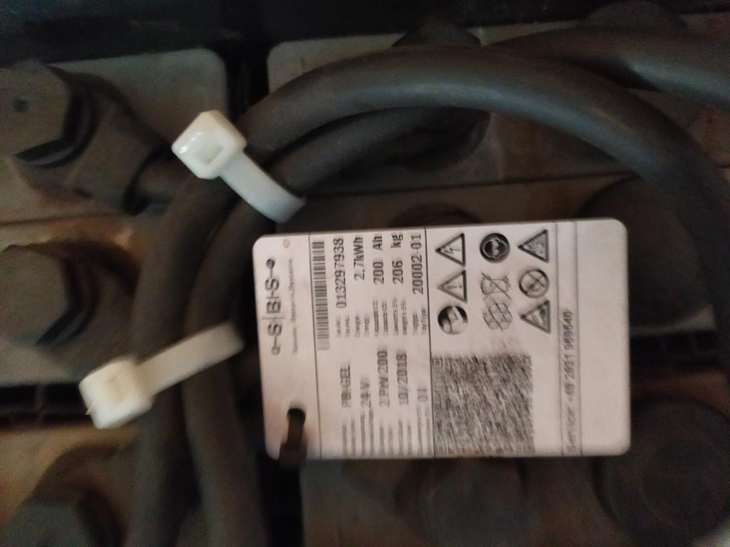 Various forklifts/ industrial trucks and vehicles-5