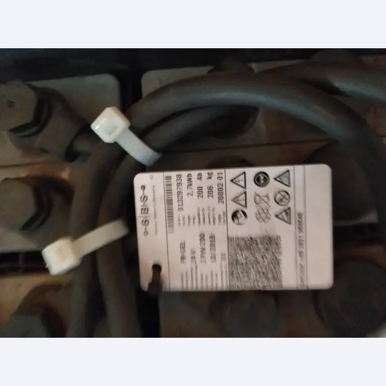 Varias carretillas elevadoras/camiones y vehículos industriales-5