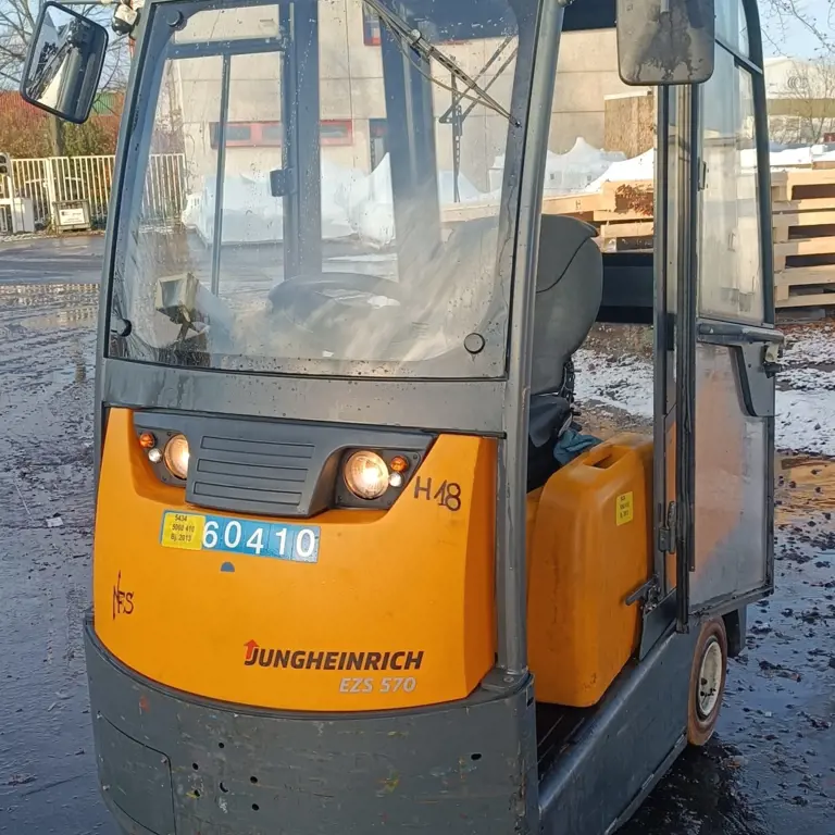 Ciągnik elektryczny z kabiną Jungheinrich EZS 570