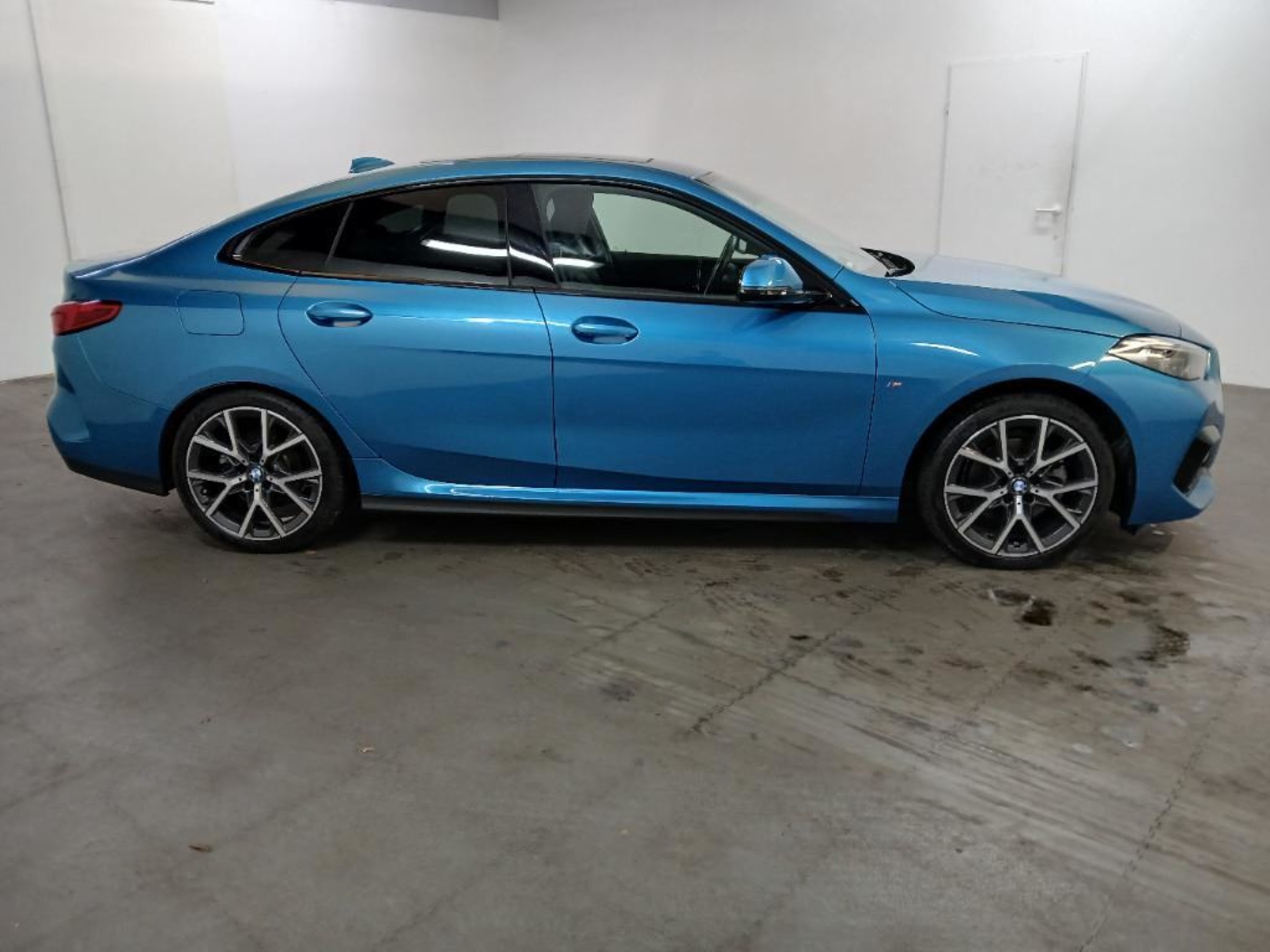 Various forklifts/ industrial trucks and vehicles-4