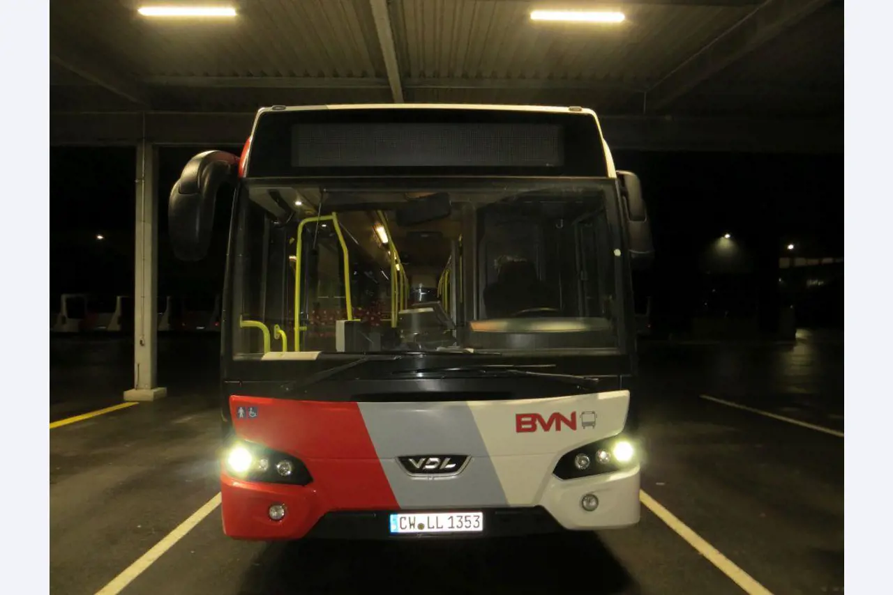 Nieuw: 6 x VDL standaard servicebussen EZ 2015-10