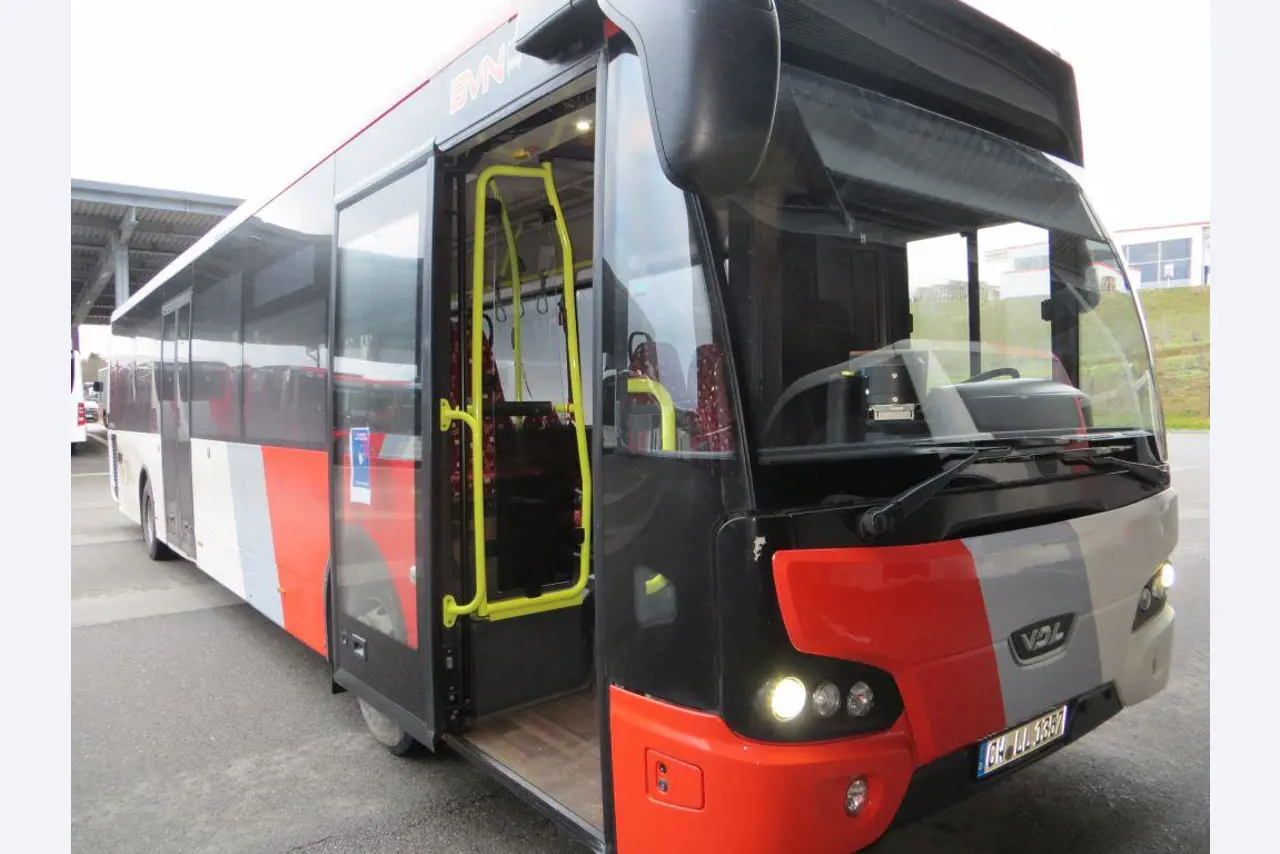 Nieuw: 6 x VDL standaard servicebussen EZ 2015-13