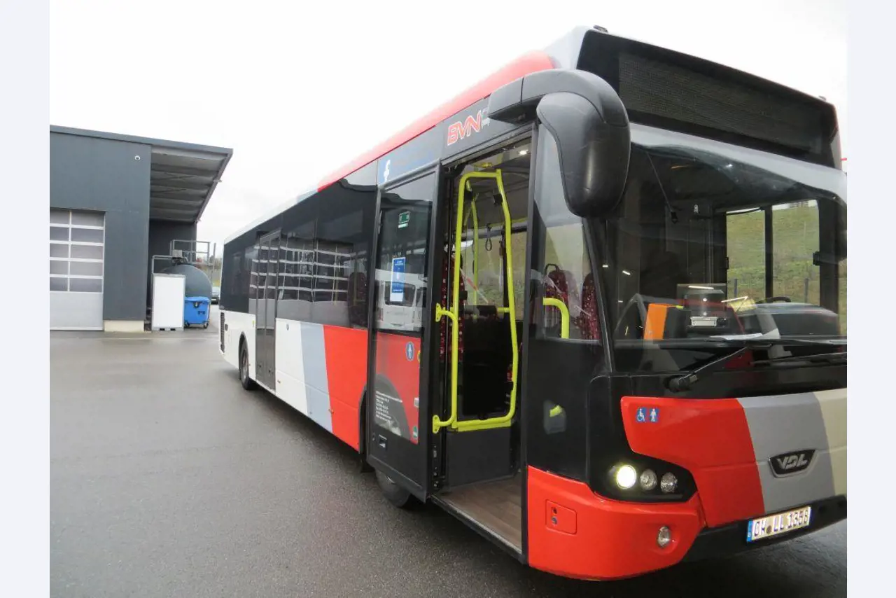Nieuw: 6 x VDL standaard servicebussen EZ 2015-14