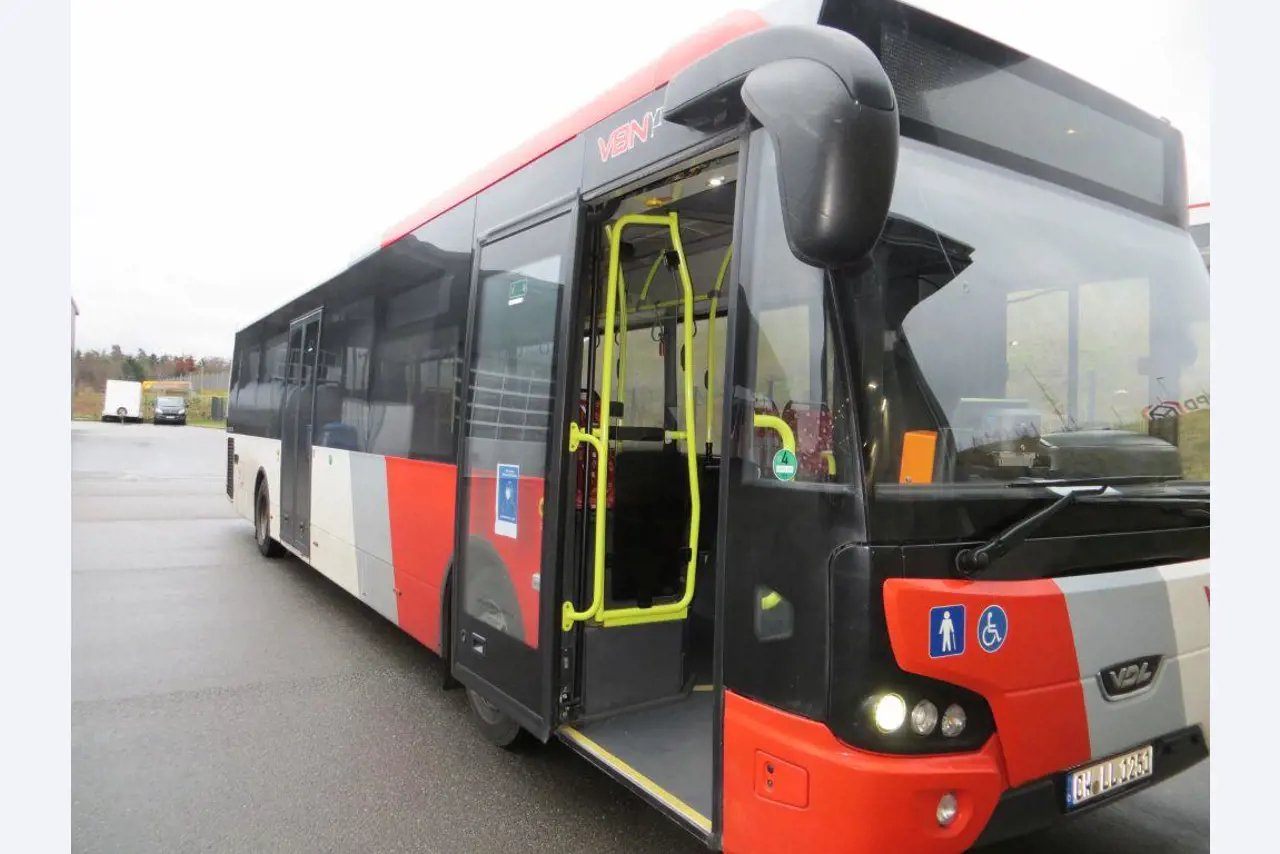 Nieuw: 6 x VDL standaard servicebussen EZ 2015-1