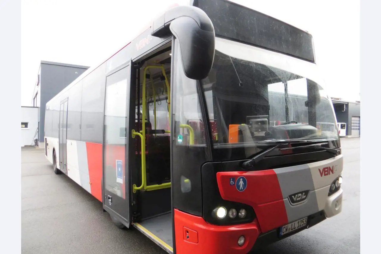 Nieuw: 6 x VDL standaard servicebussen EZ 2015-3
