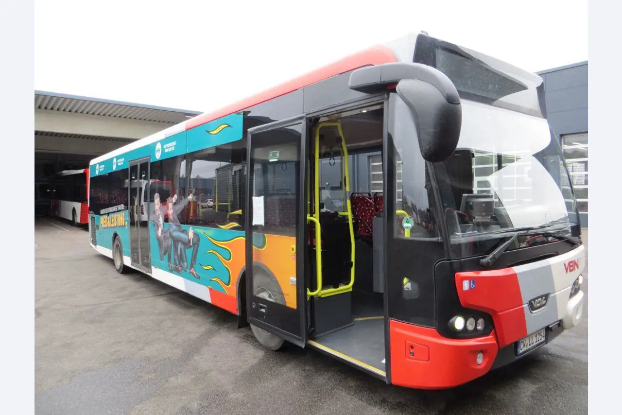 Nieuw: 6 x VDL standaard servicebussen EZ 2015-4