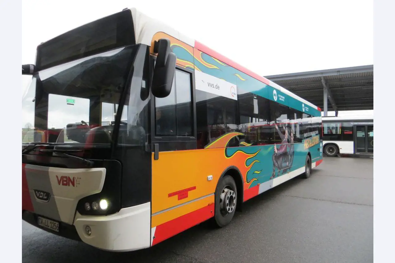 Nieuw: 6 x VDL standaard servicebussen EZ 2015-5