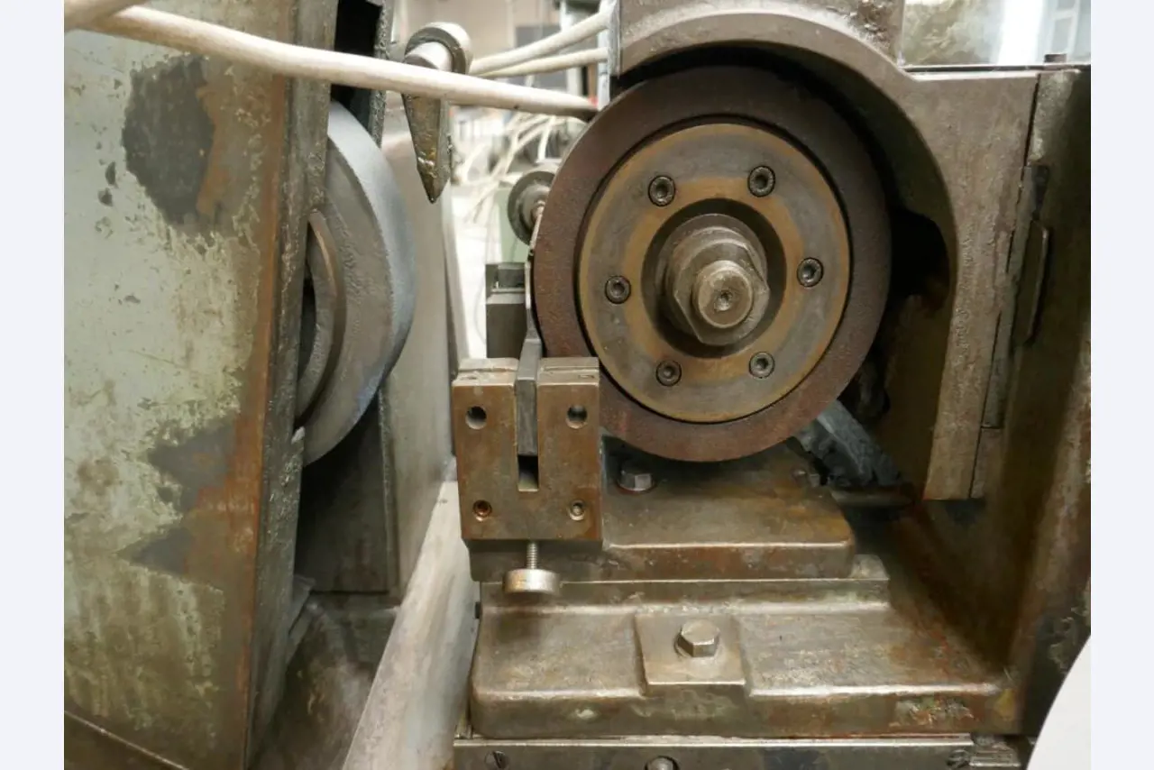 Machines pour le travail du métal-4