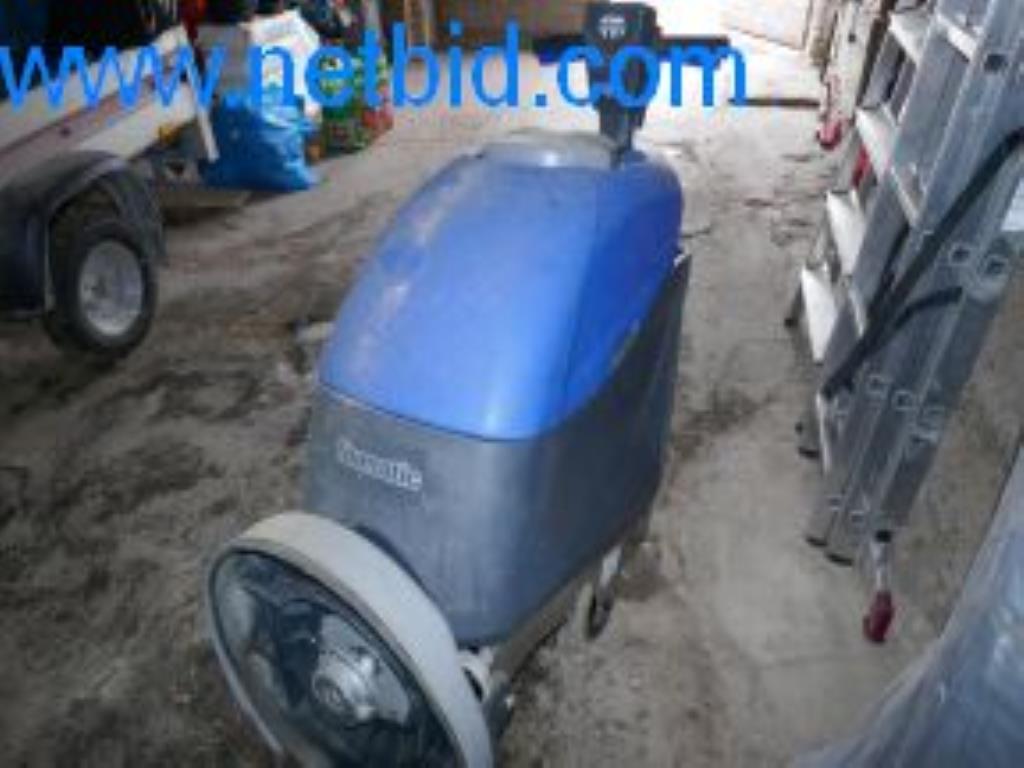 1 sztuka sprzętu czyszczącego i przyczepa samochodowa-31