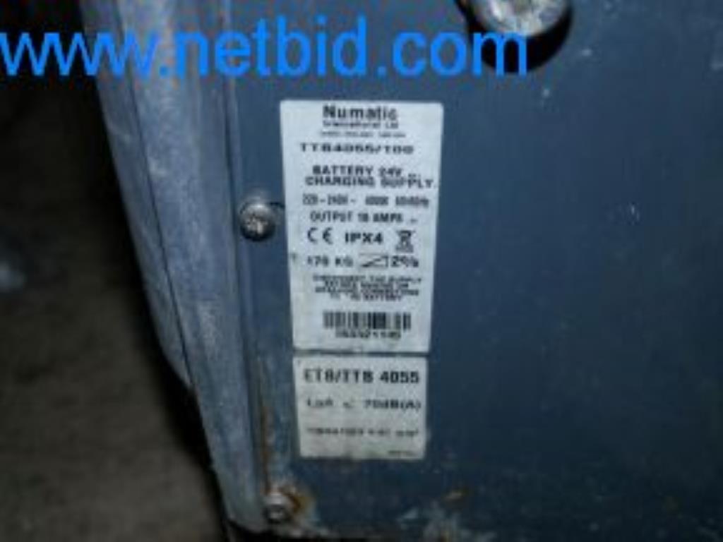 1 sztuka sprzętu czyszczącego i przyczepa samochodowa-32