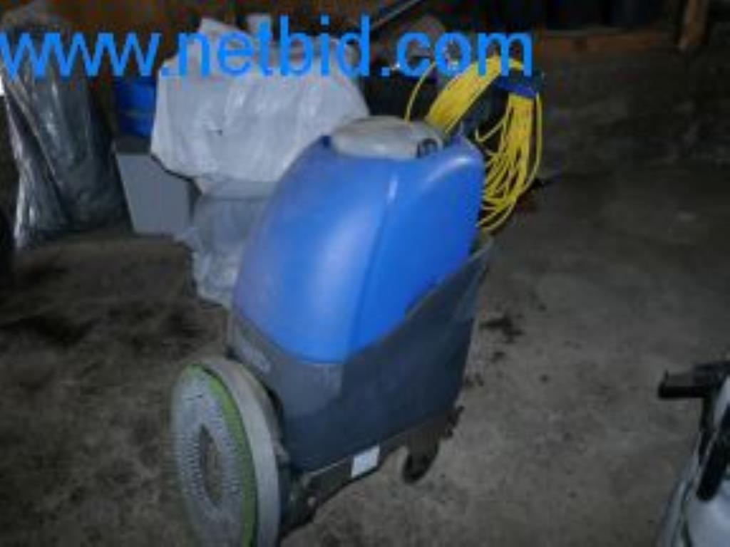 1 sztuka sprzętu czyszczącego i przyczepa samochodowa-35