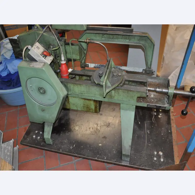 Gepflegte Gegenstände aus einer Lehrwerkstatt (Bautechnik)-1