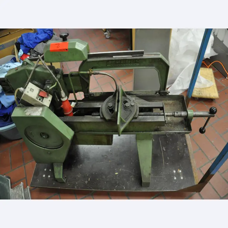 Gepflegte Gegenstände aus einer Lehrwerkstatt (Bautechnik)-2