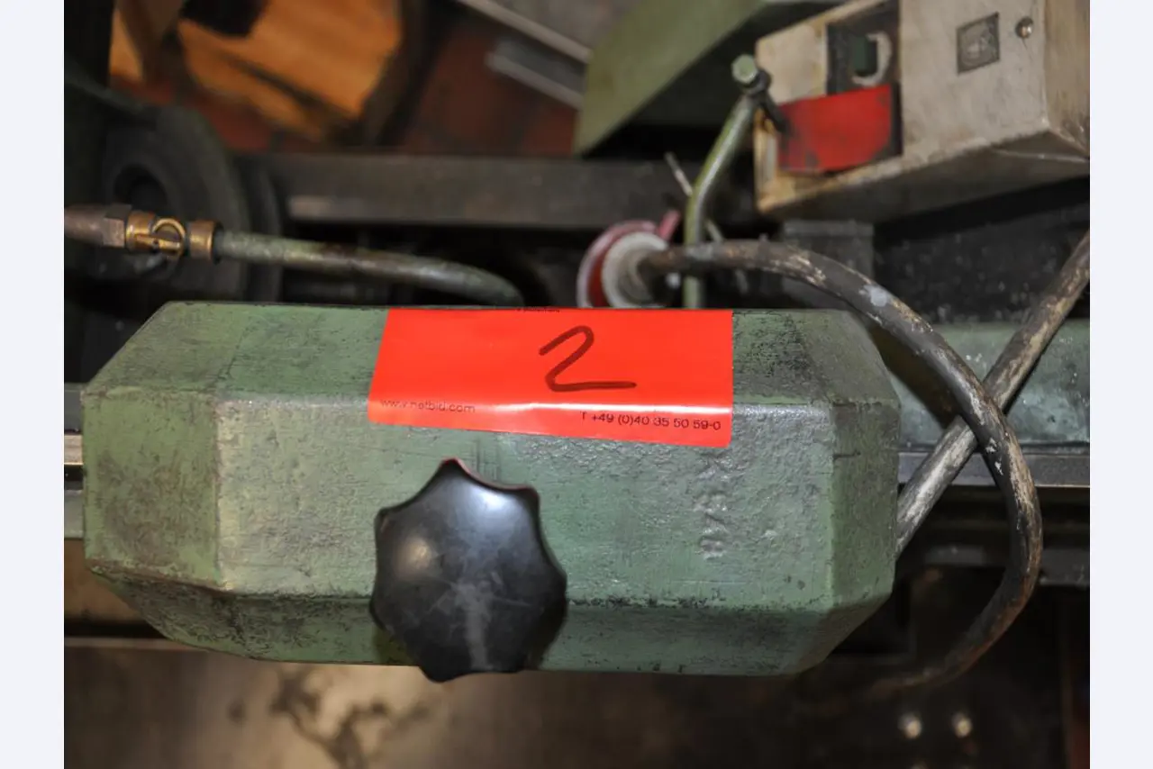Gepflegte Gegenstände aus einer Lehrwerkstatt (Bautechnik)-3