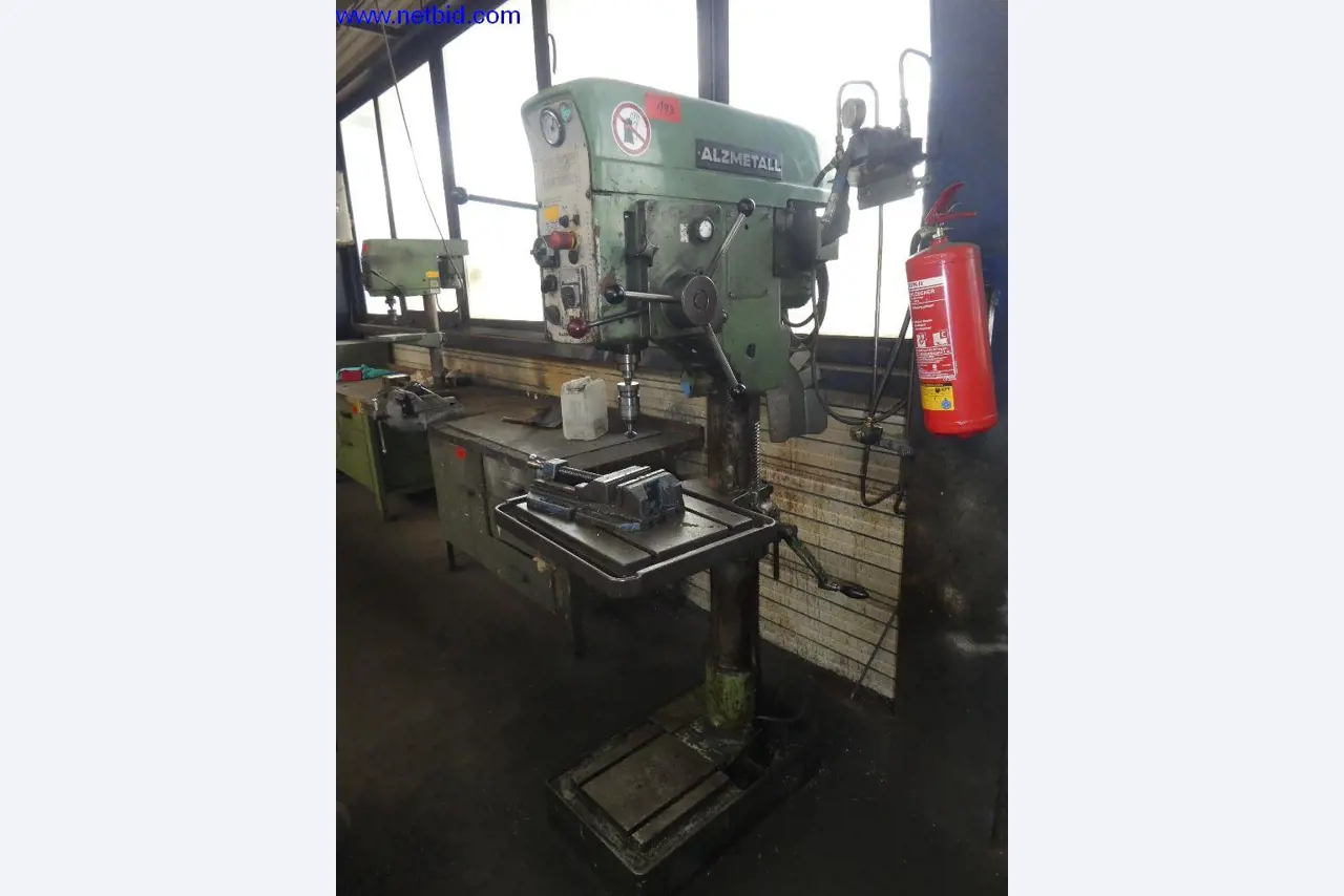 Equipamento operacional e de escritório (construção em aço e metal)-1