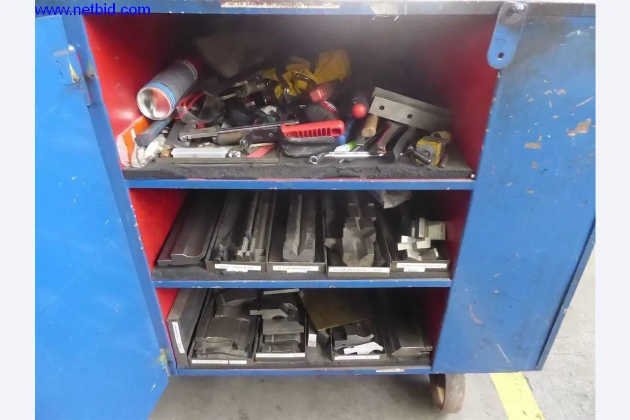 Equipamento operacional e de escritório (construção em aço e metal)-11