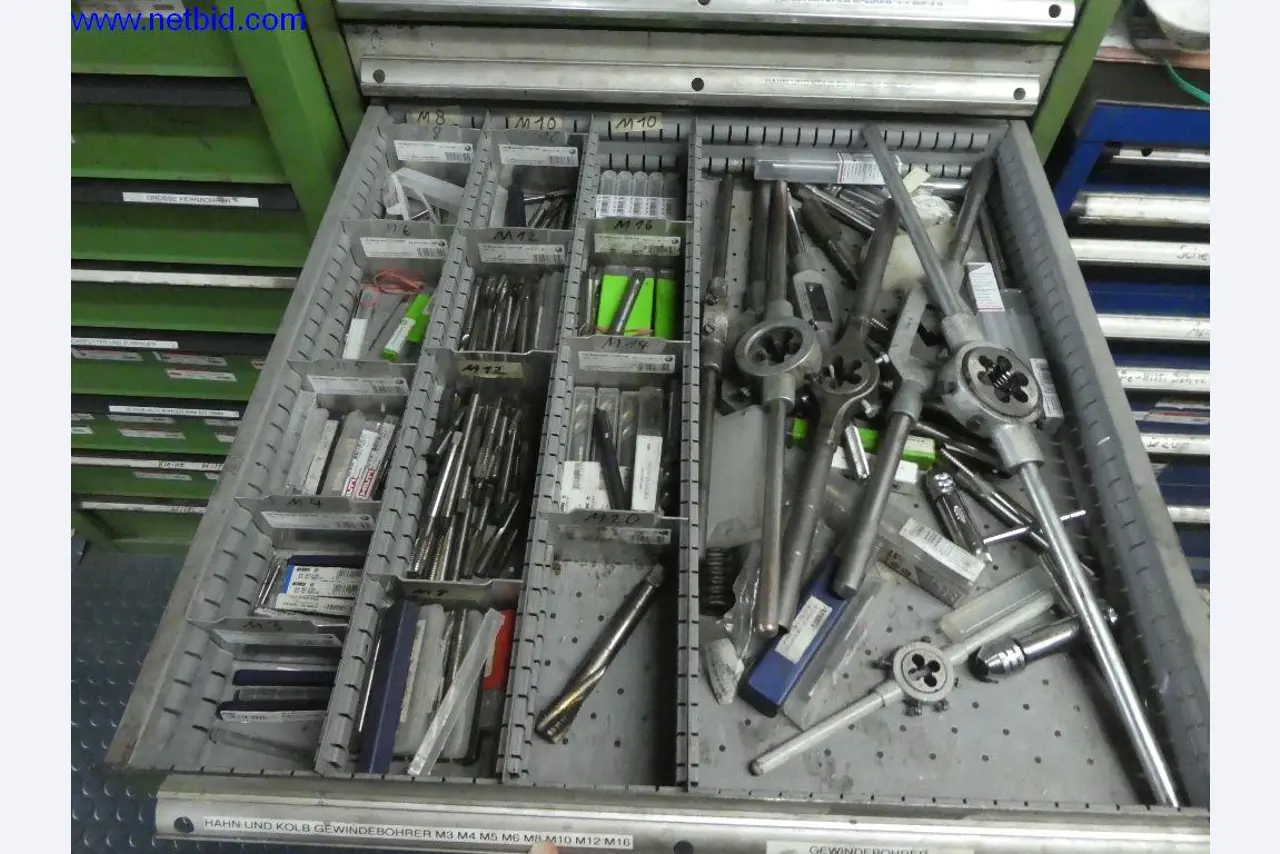 Equipamento operacional e de escritório (construção em aço e metal)-10