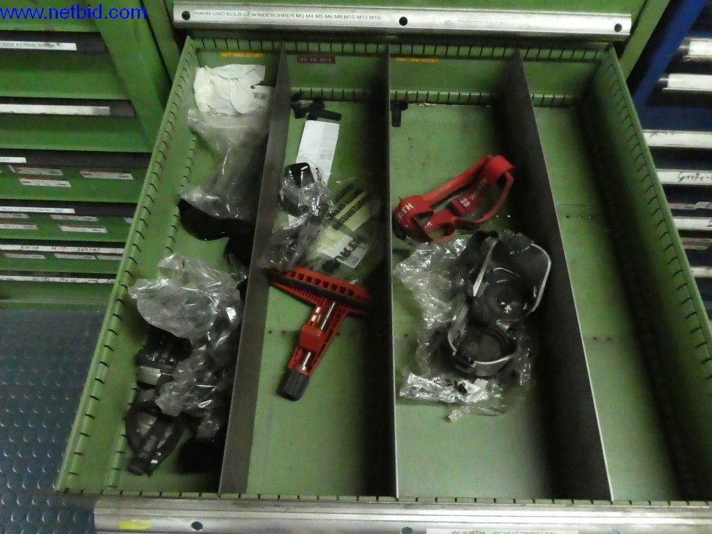 Equipamento operacional e de escritório (construção em aço e metal)-11