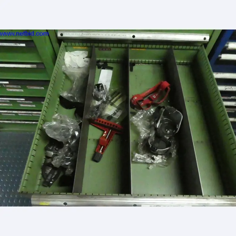 Equipamento operacional e de escritório (construção em aço e metal)-11