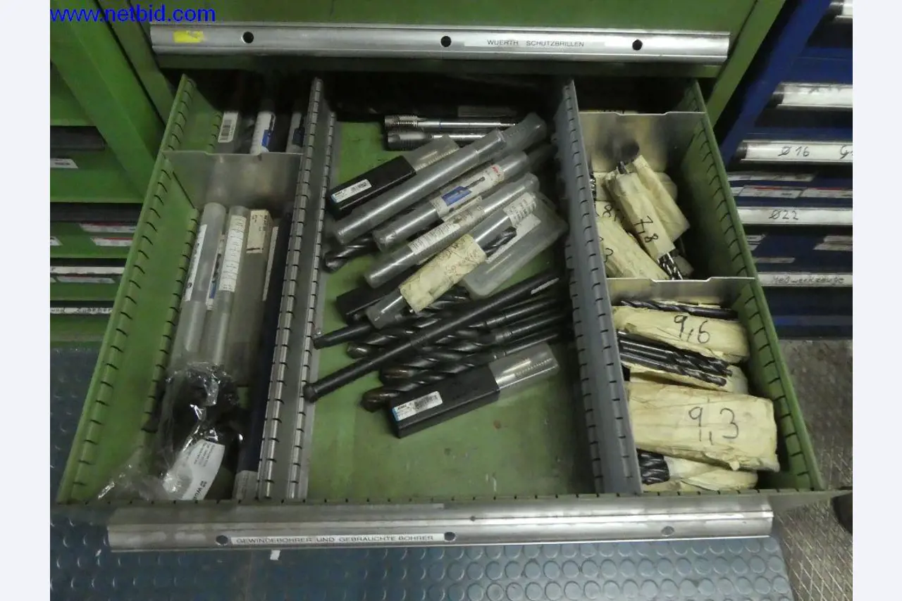 Equipamento operacional e de escritório (construção em aço e metal)-12
