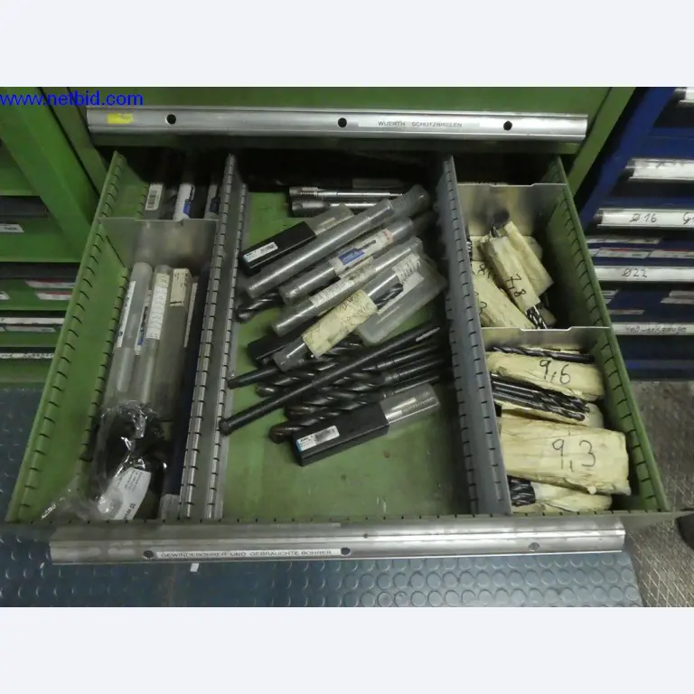 Equipamento operacional e de escritório (construção em aço e metal)-12