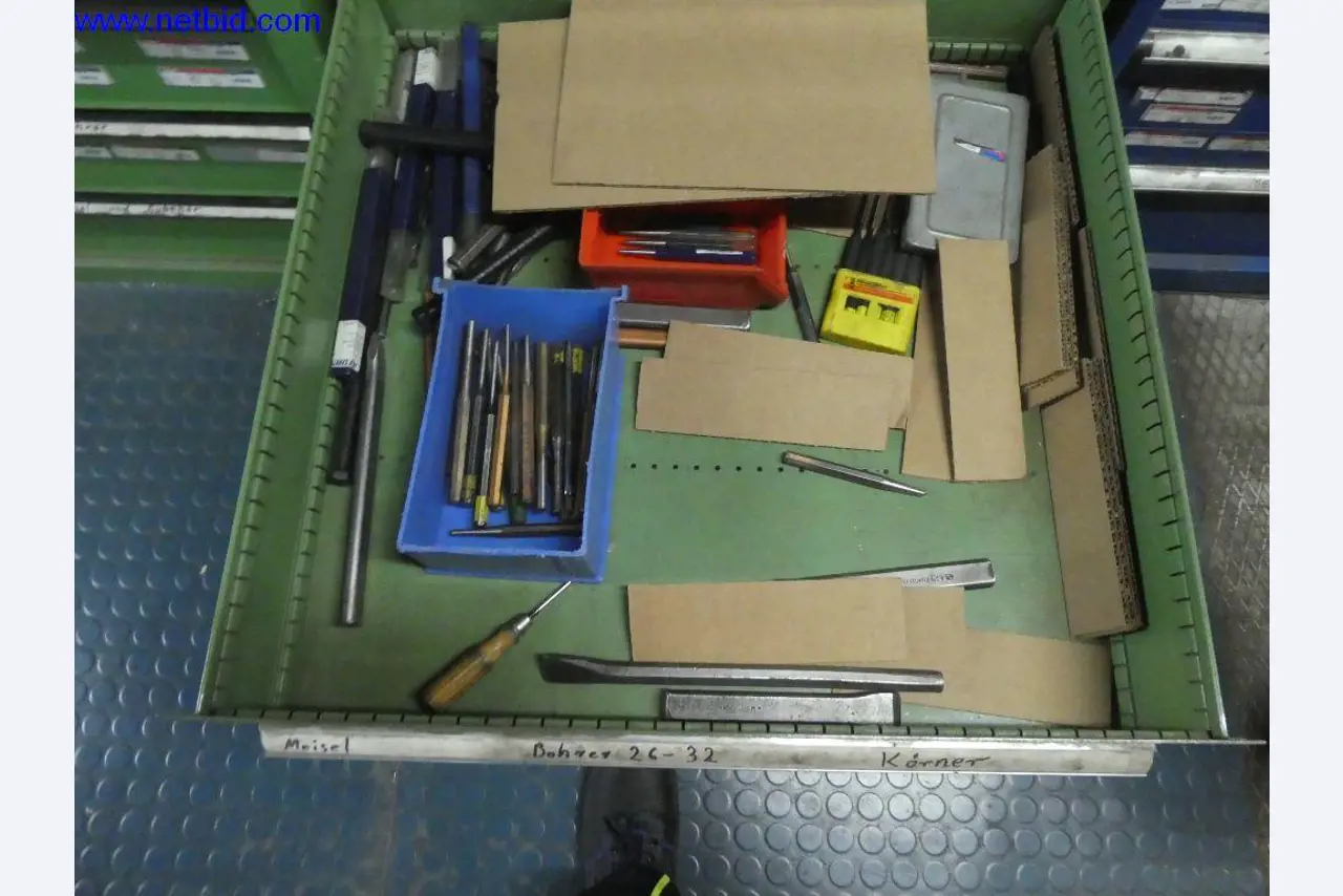 Equipamento operacional e de escritório (construção em aço e metal)-13