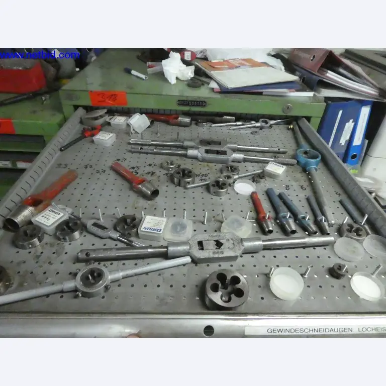 Equipamento operacional e de escritório (construção em aço e metal)-2