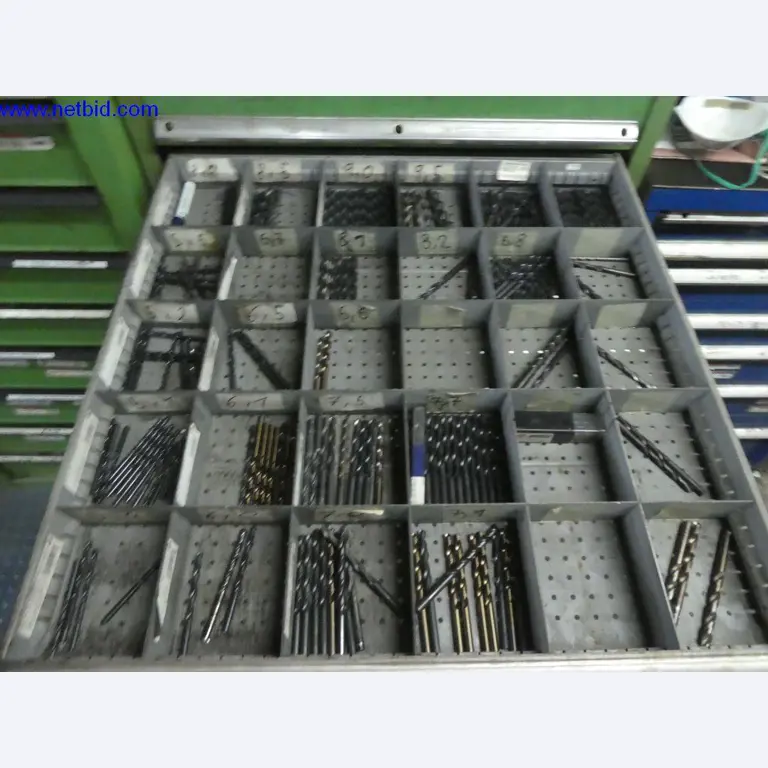 Equipamento operacional e de escritório (construção em aço e metal)-9