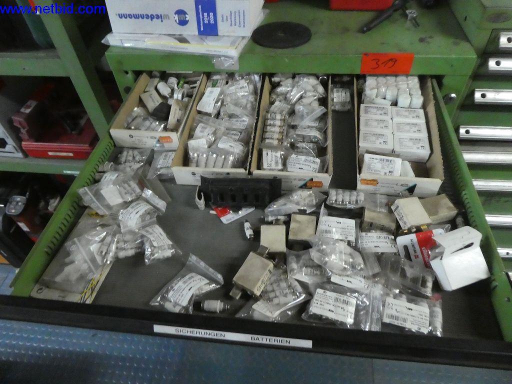 Equipamento operacional e de escritório (construção em aço e metal)-2