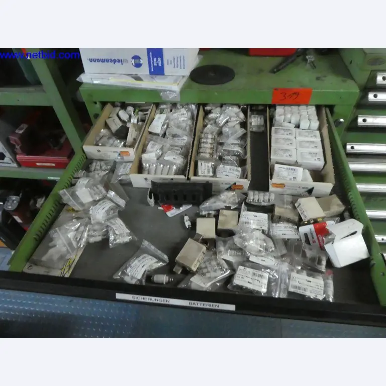 Equipamento operacional e de escritório (construção em aço e metal)-2