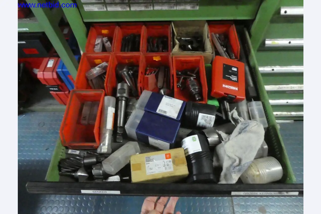 Equipamento operacional e de escritório (construção em aço e metal)-7