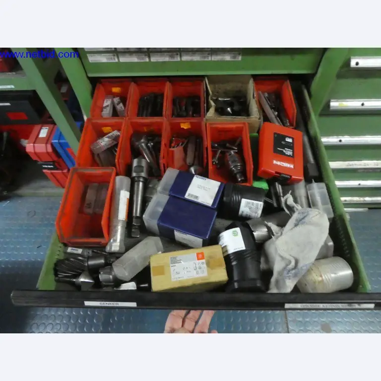 Equipamento operacional e de escritório (construção em aço e metal)-7