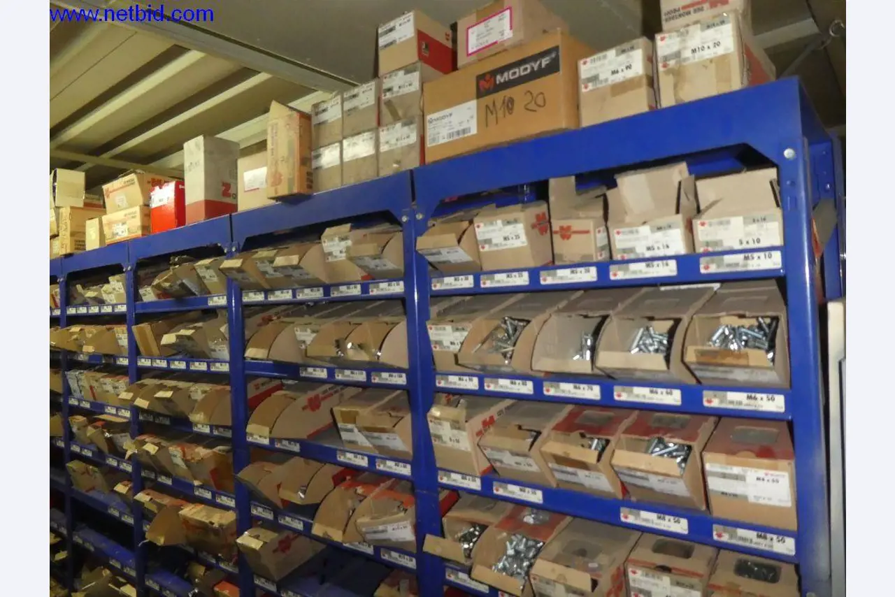 Equipamento operacional e de escritório (construção em aço e metal)-11