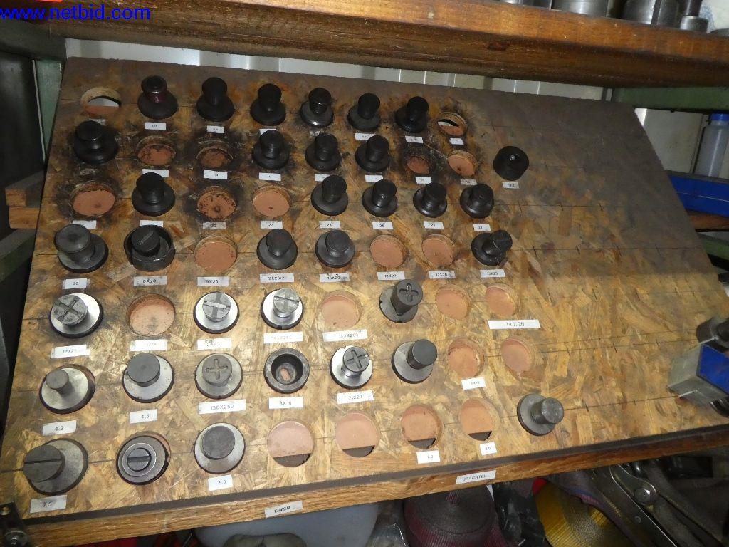 Equipamento operacional e de escritório (construção em aço e metal)-7